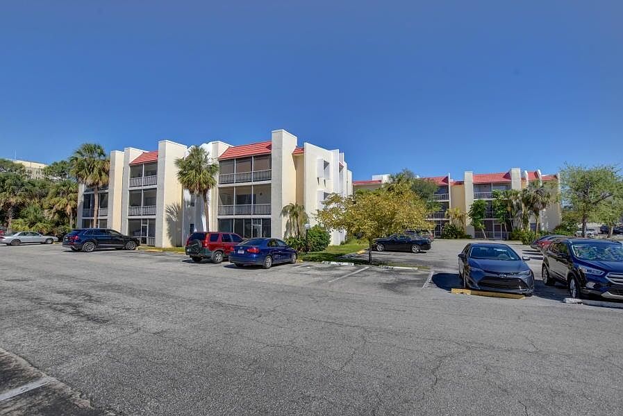 1st image of 626 NW 13th St APT 16