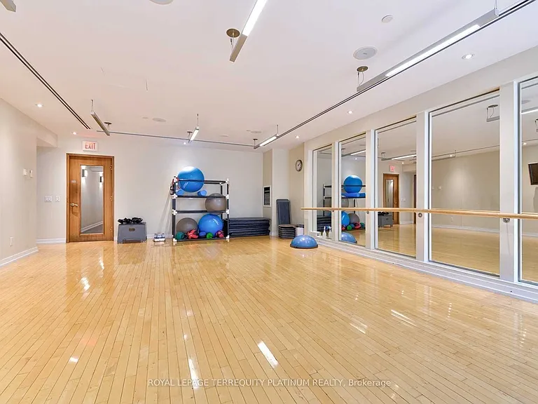 2191 Yonge St #2703 — Photo 11