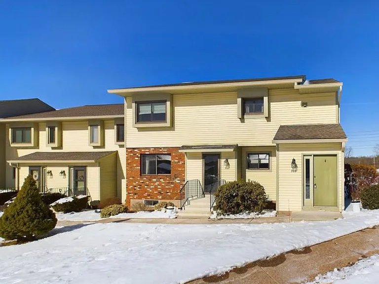 909 Summer Hill Dr — Photo 1