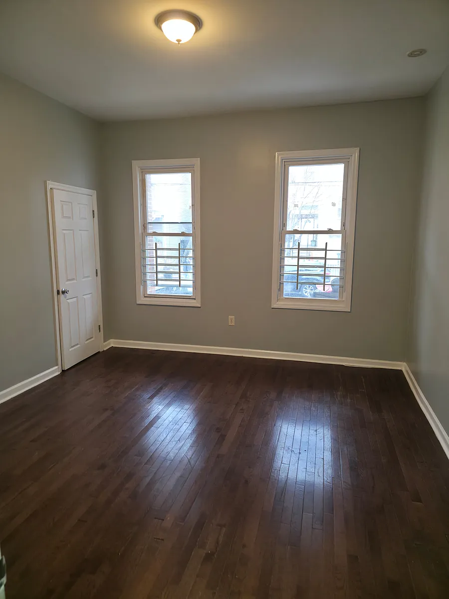 Building Photo - 290 S 6th St #1A