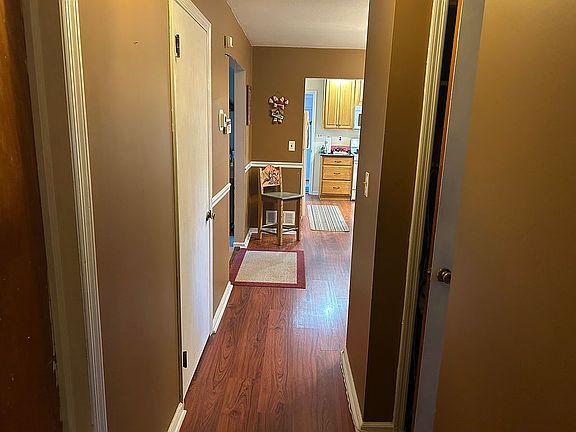 3rd image of 943 Old York Rd