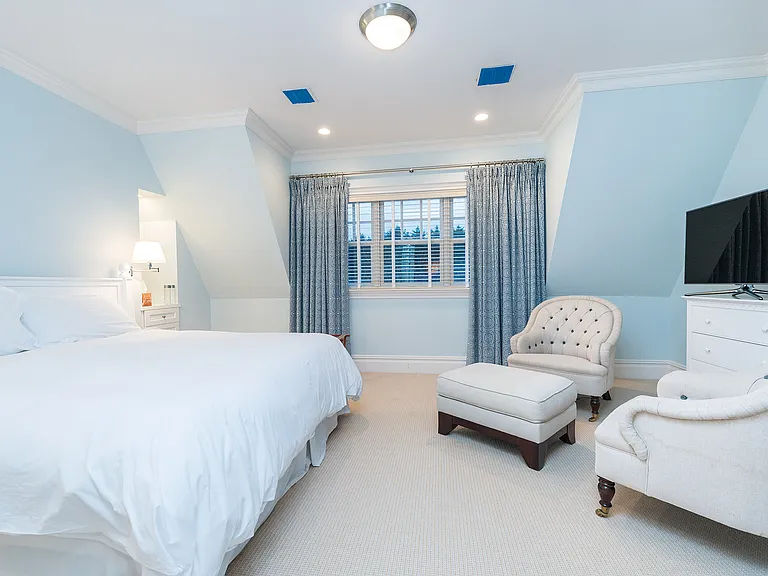 704 Ocean Rd — Photo 13