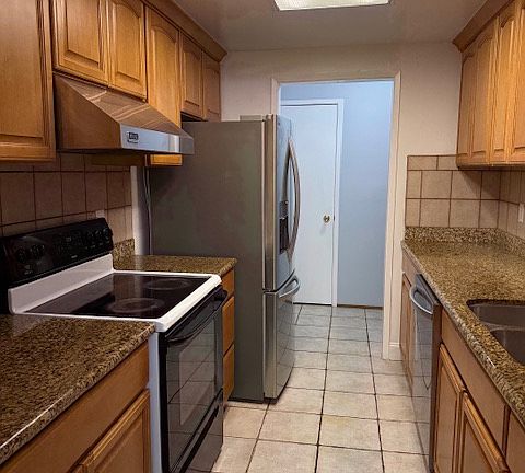 3rd image of 2515 Central Ave #203