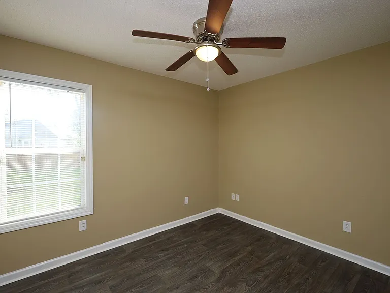1728 Eli Pl — Photo 10