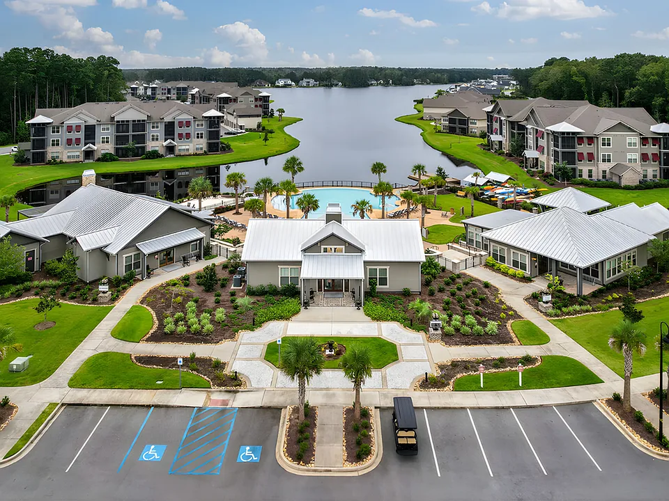 One Hampton Lake