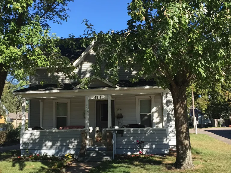 225 10th Ave — Photo 1
