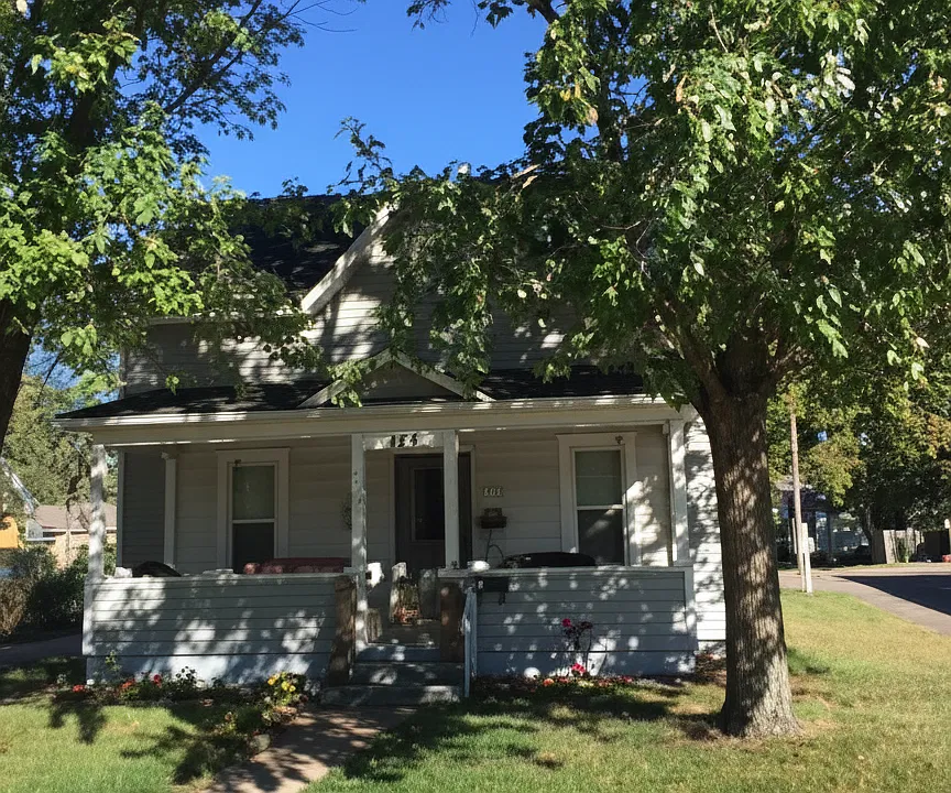 225 10th Ave