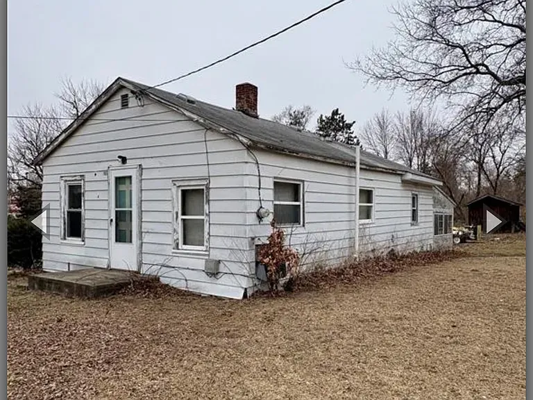 203 E North St — Photo 1