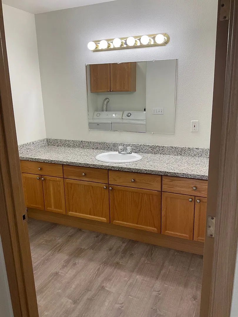 Ascot Place Apartments — Photo 3