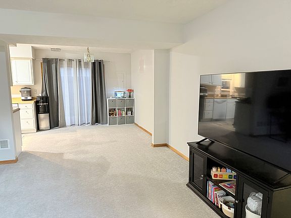 4th image of 424 W Todd Cir