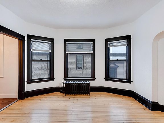 4th image of 2725 Pillsbury Ave #A