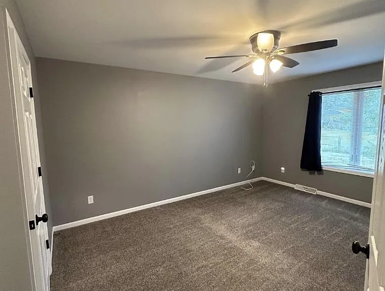 2721 Kellogg Ave — Photo 5
