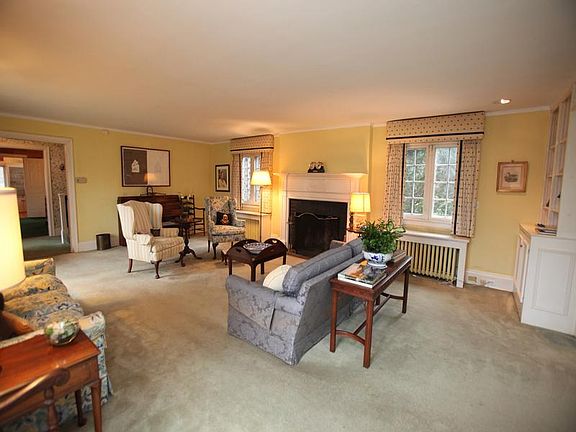 Outstanding tapestry brick Colonial