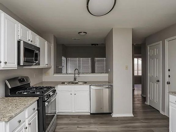 3rd image of 3004 San Martin Dr