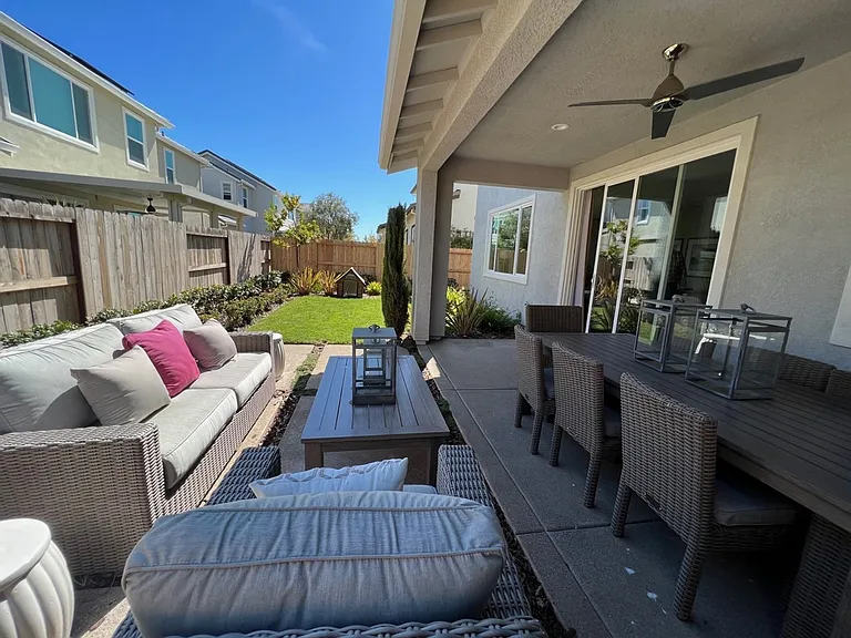 809 Cosmos Dr — Photo 10