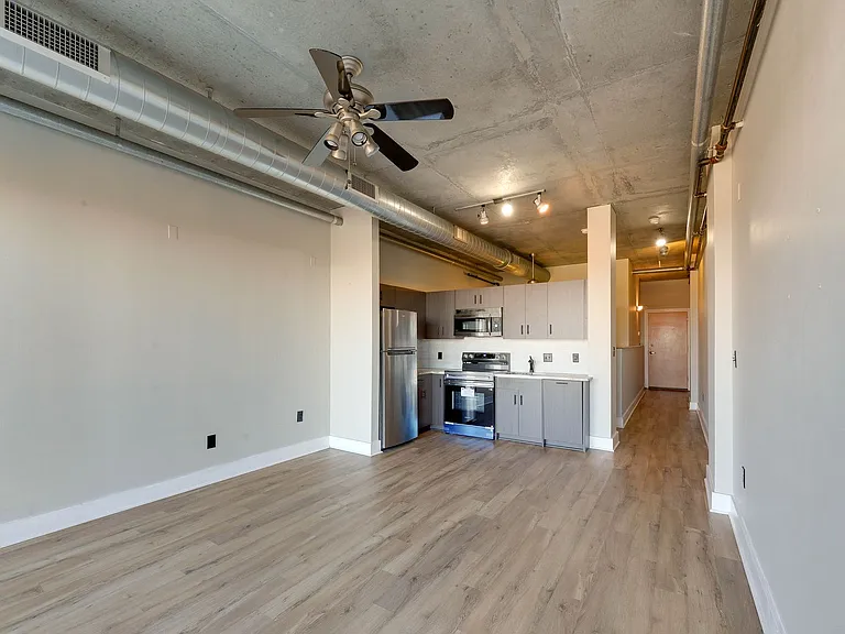 505 E 6th St #815 — Photo 11