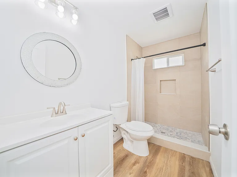 349 E Newman Ave #B — Photo 4
