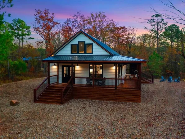 206 S Spruce Trl, Broken Bow, OK 74728