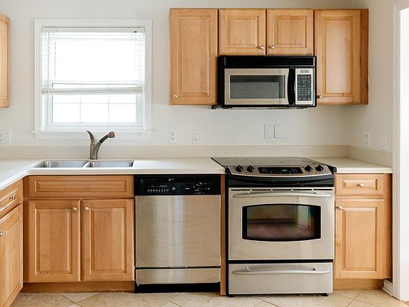5th image of 3677 Ashworth Dr Unit C