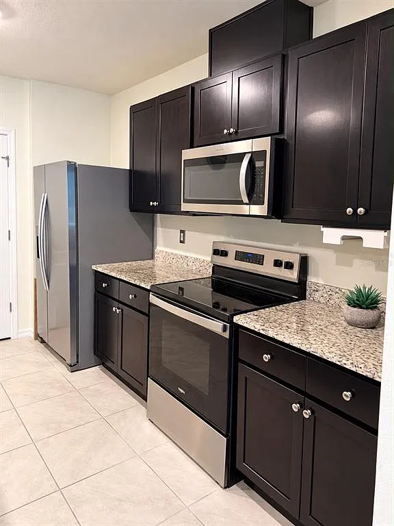 3 bed, 2.0 bath, 1669 sqft, $2,300 — Photo 4