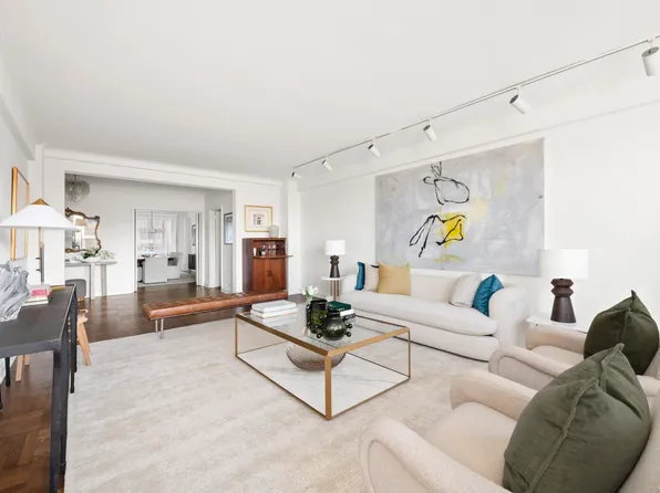 875 5th Avenue image 5 of 19