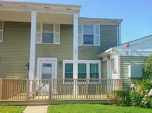 6 Ticonderoga Ct, Ridge, NY