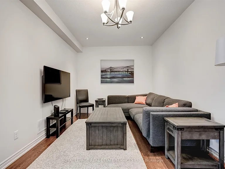 27 Erinview Ter — Photo 4