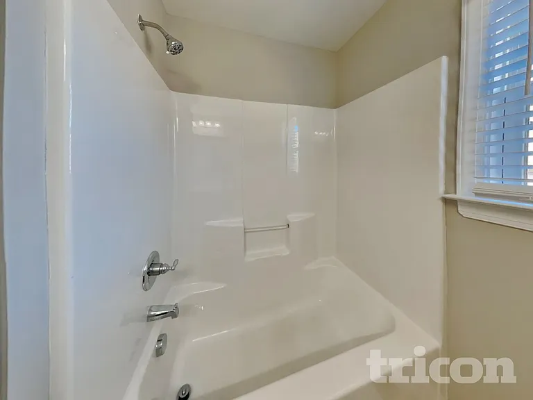 302 Oxfordshire Dr — Photo 9