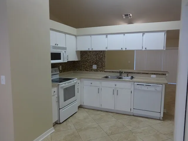 215 Lookout Dr — Photo 2