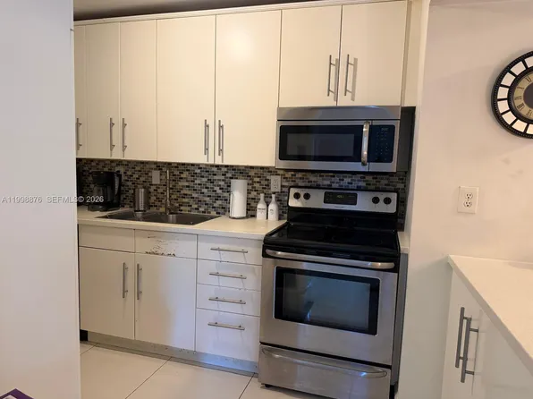 468 NE 206th Ln APT 102, Miami, FL 33179