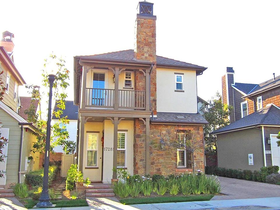 Beautiful curb appeal, balcony overlooking quiet residual street