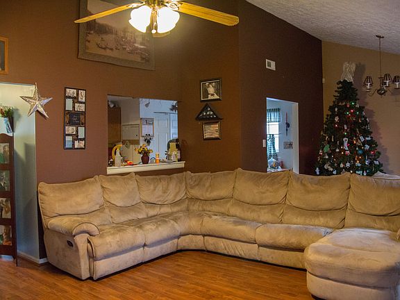 5th image of 226 Anne Dr