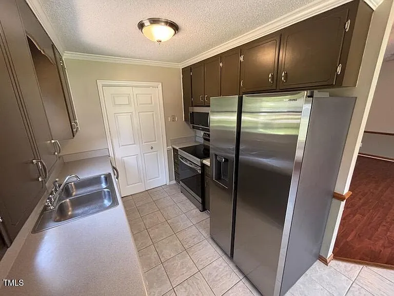 2325 Stephanie Ln — Photo 9
