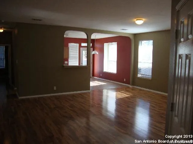 3 bed, 2.0 bath, 1579 sqft, $2,000 — Photo 4