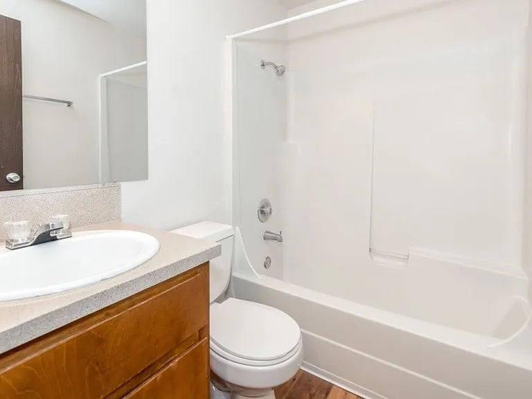 5500 NE 34th St — Photo 7