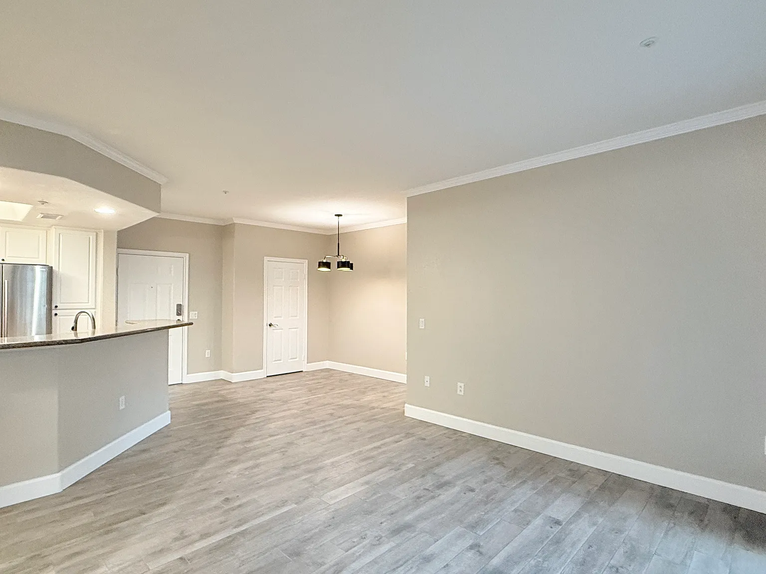 2 bed, 1102 sqft, $3,448 — Photo 2