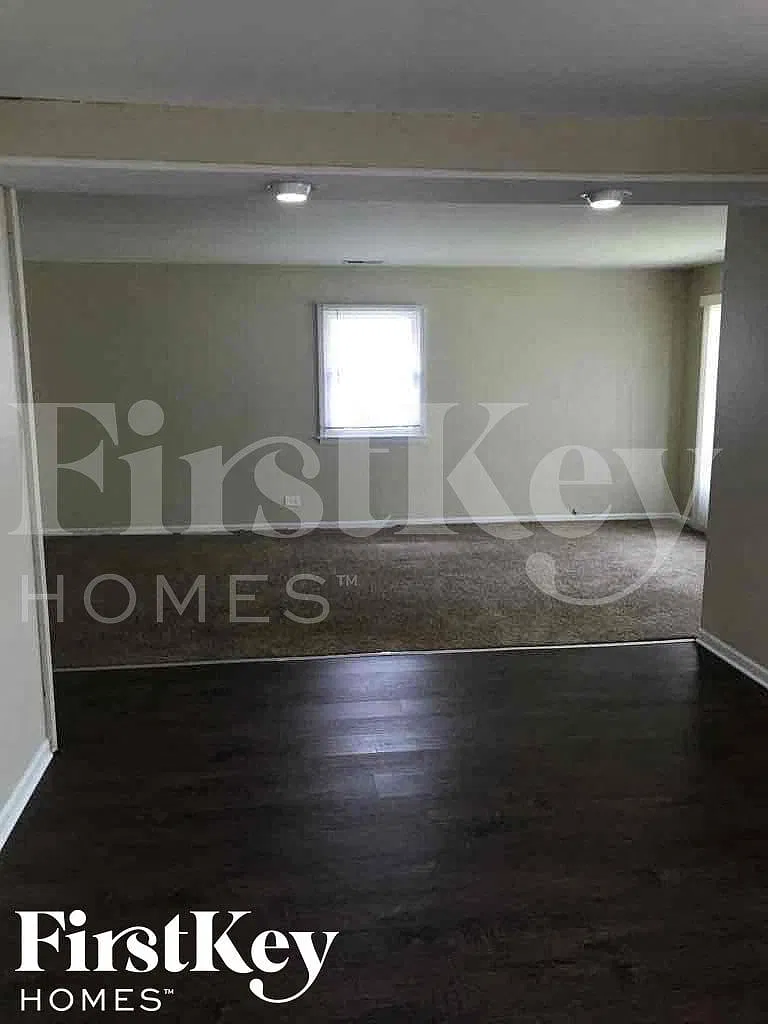 3 bed, 2.0 bath, 1607 sqft, $3,630 — Photo 3