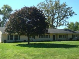 6 Fenton Dr, Decatur, IL 62521