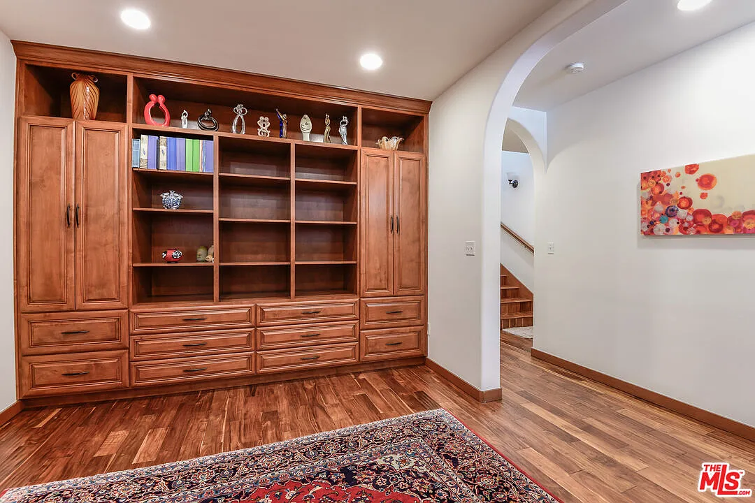 6 bed, 5.5 bath, 3833 sqft, $13,000 — Photo 4