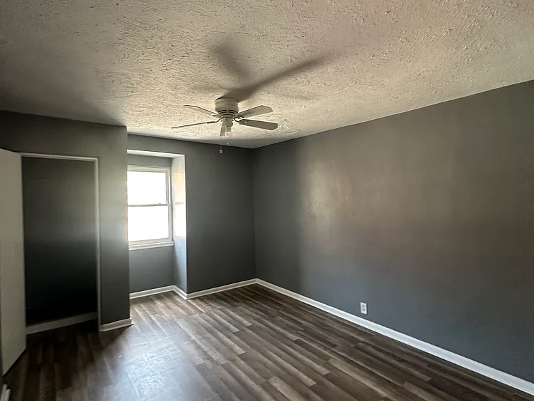 911-912 Main St #2 — Photo 14