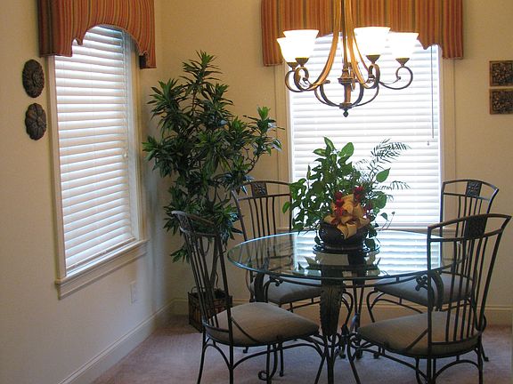 8 by 10 breakfast nook that can also be used as small den or