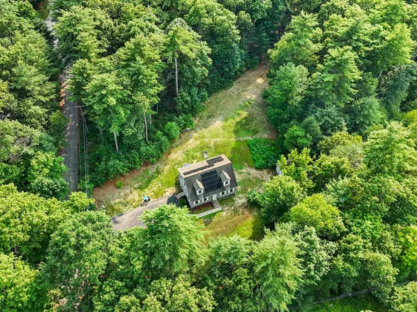 1 Lakeshore Dr, Monson, MA 01057