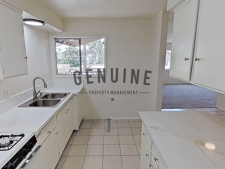 Cameo Ln Four-Plex — Photo 9