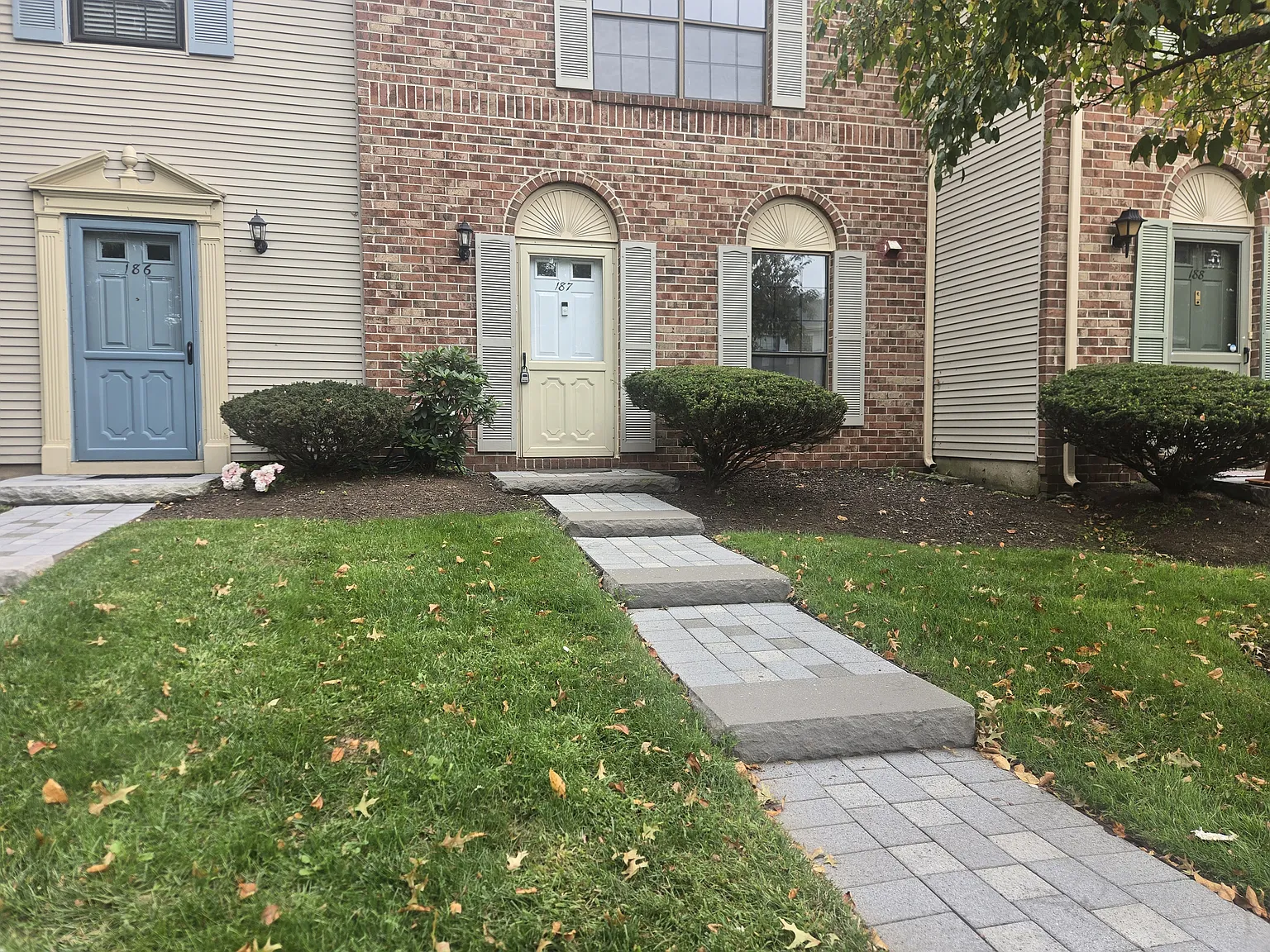 2 bed, 2.5 bath, 1240 sqft, $2,600 — Photo 2