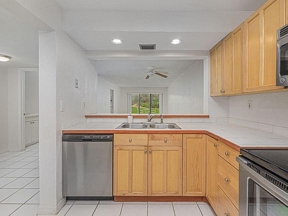 5th image of 10044 S Ocean Drive #105