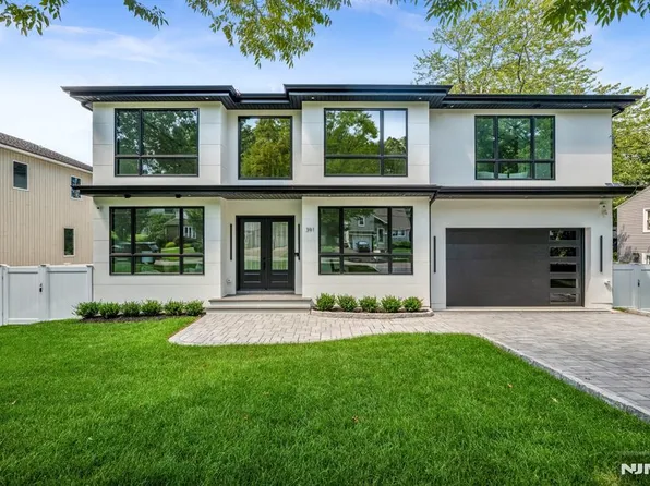 391 Burnet Place, Paramus, NJ 07652