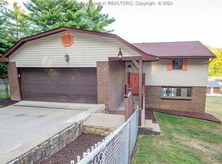 1712 Winding Hills Dr, Sissonville, WV