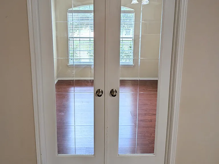 823 Sugar Brook Dr — Photo 4