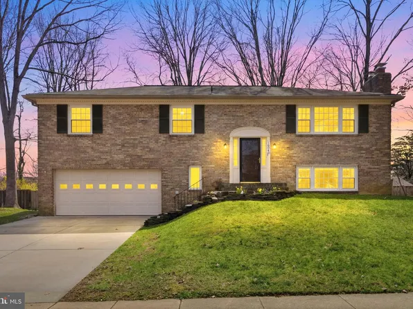 16040 Fairway Dr, Dumfries, VA 22025