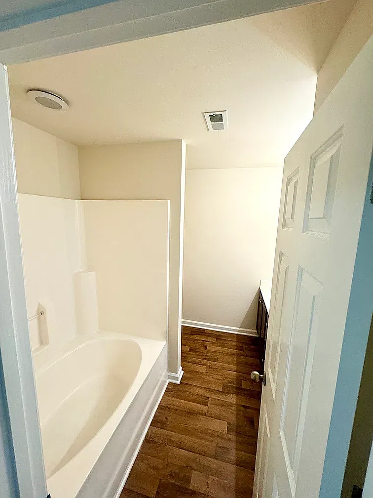 3 bed, 1730 sqft, $1,899 — Photo 3